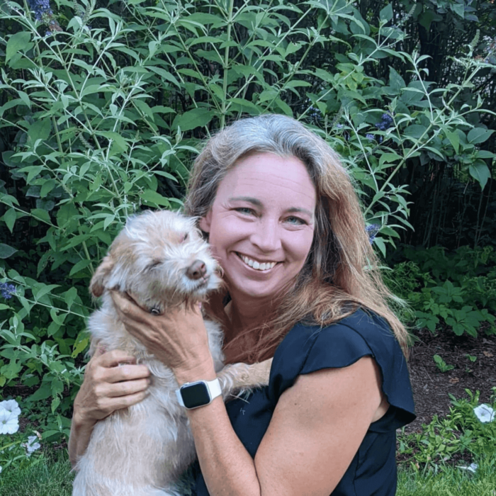 photo woman with dog Artemis-Veterinary